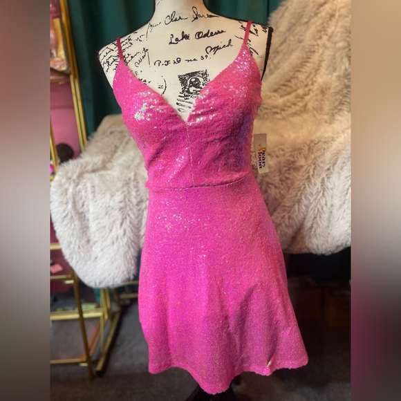 NWT! Sz 5 Bright Pink Sequin Prom/Homecoming Dress - Picture 4 of 12